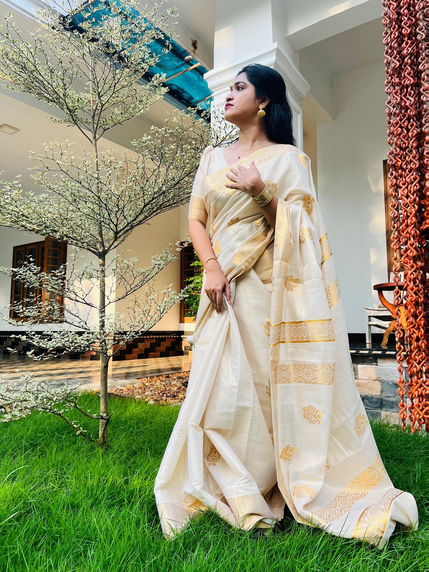 Kerala Traditional Premium golden tissue jacquard weave work with Tussels Saree with Stitched Blouse or with Blouse Material only