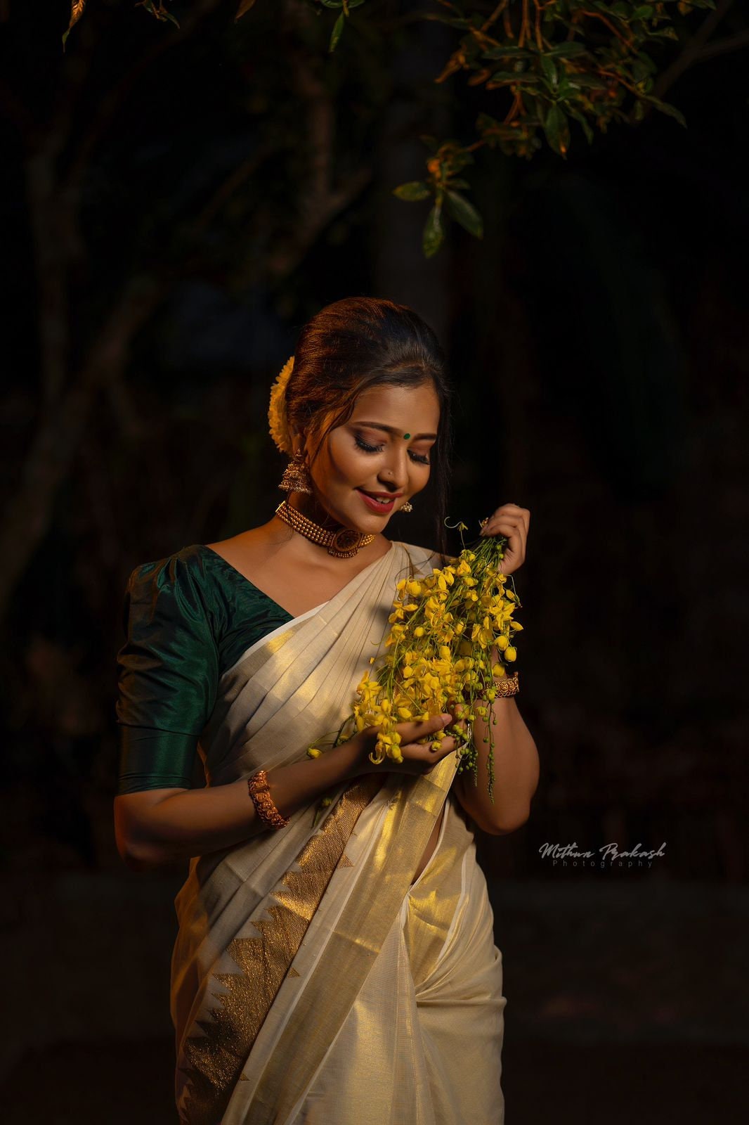 Kerala Embroidered tissue Saree with Stitched Blouse or Blouse Material for Birthday occasions, wedding, Onam,Vishu,Christmas,Ramdan.