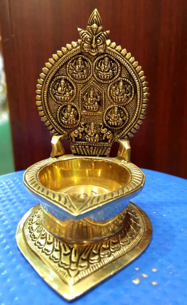 Brass Ashtalakshmi Vilakku Traditional lamp Brass Oil Lamp Golden L Indian Spices and Handicrafts Online Fortune Traders